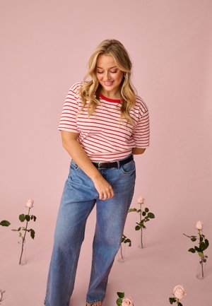 Kaffe Curve WINNI CONTRAST - Nyomott mintás póló - chalk w red stripes