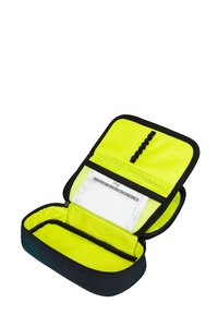 Etui na zamek błyskawiczny z czarnym zewnętrzem w fakturze, jaskrawożółtym wnętrzem, elastycznymi pętelkami oraz przezroczystą plastikową kieszonką do organizacji.