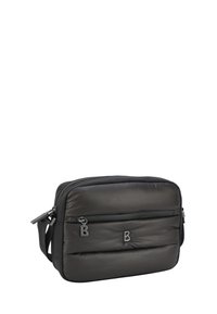 Borsa rettangolare nera imbottita con doppzi zip, dotata di una tracolla e logo impresso sulla parte anteriore. Texture liscia con un design minimalista.