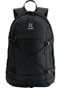 Mochila negra con un tejido texturizado, correas ajustables, bolsillo frontal con cremallera y un diseño de cordón elástico entrelazado. Logotipo mostrado en la parte frontal.