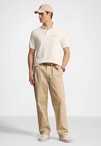 Polo Ralph Lauren CLASSIC FIT LOGO MESH POLO SHIRT - Poloskjorter - clubhouse cream