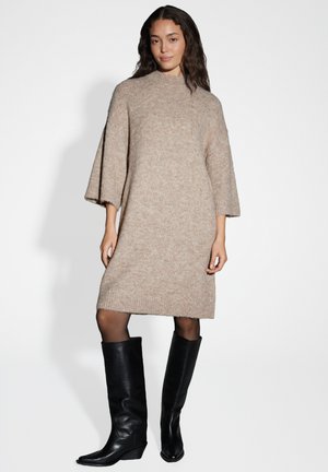WIDE FIT  - Strickkleid - warm taupe