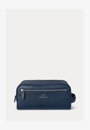Τσαντάκι καλλυντικών από δέρμα σε ναυτικό μπλε με υφή, εμπρόσθια θήκη με φερμουάρ, ασημένιο φερμουάρ, πλευρική λαβή και λογότυπο Polo Ralph Lauren τυπωμένο σε ασημί.