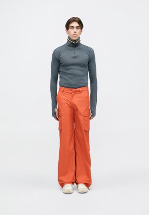 TAMEY - Kapsáče - orange rusting