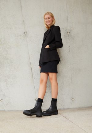 Pavement MALOU - Stiefelette - black