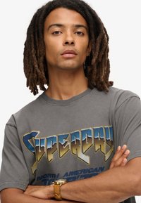 Superdry & Co 70S ROCK GRAPHIC BAND - T-shirts print - dark grey