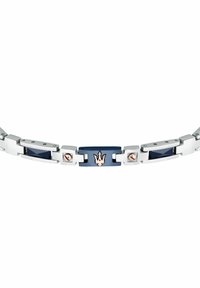 Bracciale argento con dettagli in navy e oro rosa, caratterizzato da maglie rettangolari, un centro con logo e design geometrici ritagliati.
