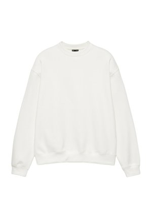 Effen witte sweater met lange mouwen en ronde hals, met geribde boorden en zoom, weergegeven op een witte achtergrond.