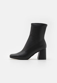 Steve Madden stivaletti alla caviglia Harp donna colore nero 11005106 Steve Madden stivaletti alla caviglia Harp donna colore nero 11005106