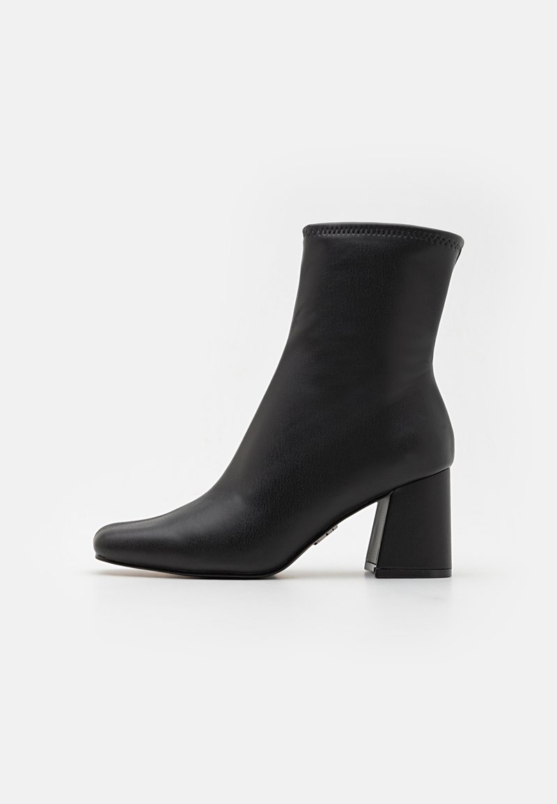 Steve Madden HOIST - Klassiset nilkkurit - black