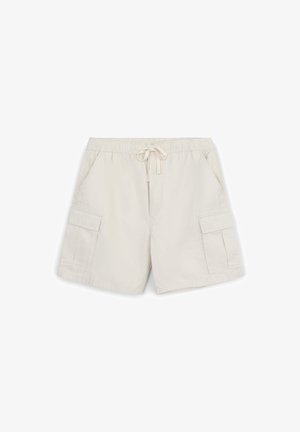 Shorts cargo beiges avec une taille élastique et un cordon de serrage. Comprennent deux poches latérales et deux poches cargo latérales. Texture de tissu lisse.