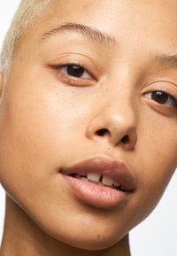 Collistar EVEN FINISH FOUNDATION+PRIMER - Foundation - n.6 sun