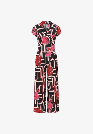 Czarny kombinezon z szerokimi nogawkami, krótkimi rękawami, kopertowym topem oraz wyrazistym czerwonym i różowym kwiatowym i geometrycznym wzorem.