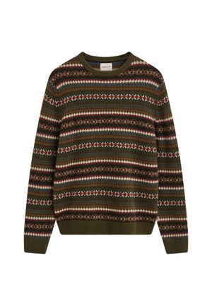 Strickpullover in Olivgrün mit mehrfarbigen horizontalen Streifen, die geometrische Muster aufweisen, sowie kontrastierendem Rippenhalsausschnitt und Bündchen.