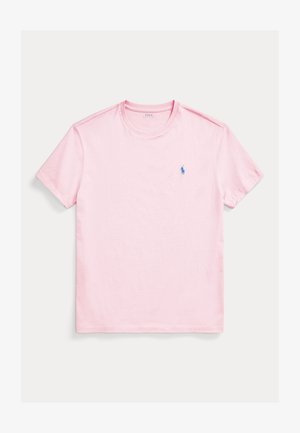 T-shirt rosa chiaro a maniche corte con scollo rotondo e piccolo logo ricamato blu raffigurante un giocatore di polo sul petto sinistro.