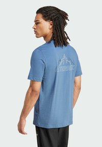 Adidas Terrex MOUNTAIN TEE - Camiseta estampada - blue