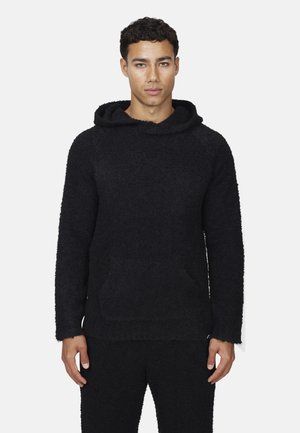 - Sweter