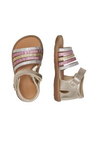 Sandali metallici dorati con cinturini multicolori in rosa, argento e oro. Fibbia laterale regolabile e suola testurizzata per una buona aderenza.