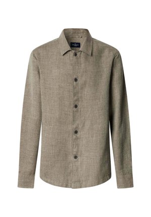 Camisa beige de lino de manga larga con botones delanteros, cuello puntiagudo y botones negros, presentada sobre un fondo blanco.