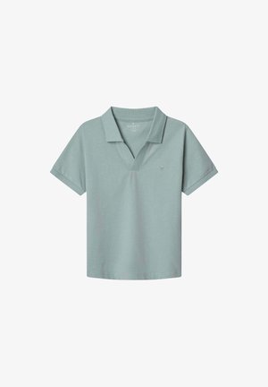 Svetlozelená polo košeľa z bavlny, s klasickým golierom a krátkymi rukávmi. Malá vyšívaná nášivka na ľavej hrudi.