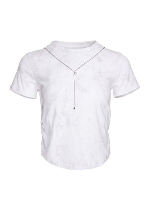 White short-sleeve t-shirt with a light tie-dye pattern, featuring a thin silver necklace draped across the neckline and hanging down the front.