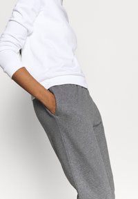 Lacoste Sport Teplákové kalhoty - grey