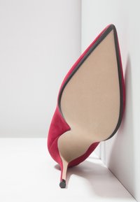 MAI PIÙ SENZA Lodičky na vysokém podpatku - red