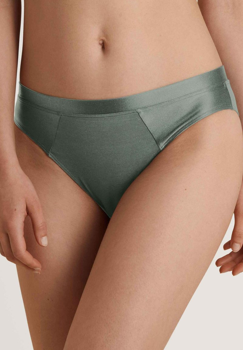 Groene, zachte stoffen hipsteronderbroek met een brede tailleband, voorzien van een slank ontwerp en minimale naden voor comfort.
