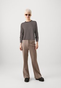 GAP Petite VINTAGE SET IN CREW - Camisola de manga comprida - brown