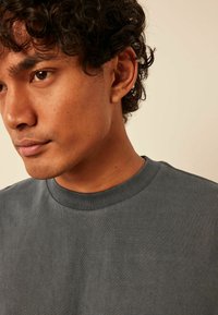 Next HEAVYWEIGHT - Jednoduché tričko - charcoal grey garment dye