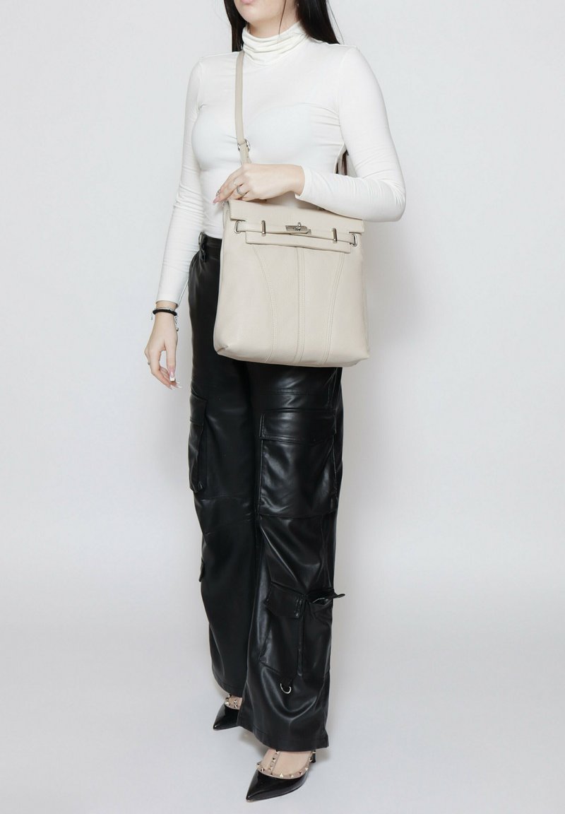 Roberta Rossi CONVERTIBLE INTO - Rugzak - beige