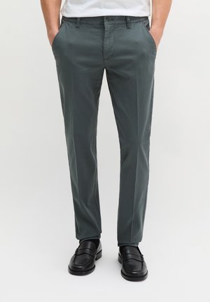 MODEL STIG SHAPED - Chino - skipping stone