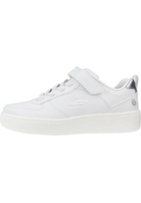 Witte sneaker gemaakt van soepel leer, met een vetersluiting en een klittenbandsluiting. Geprofileerde zool, met een zilveren accent op de hak.