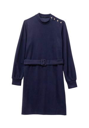 Abito a maglia blu navy con maniche lunghe a sbuffo, collo alto, vita con cintura e quattro bottoni decorativi sulla spalla.