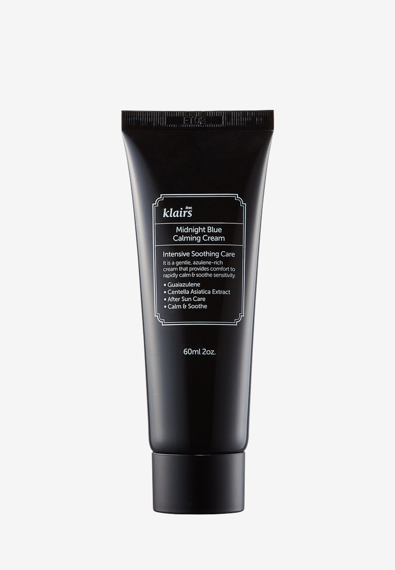 Tubo strizzato nero contenente 60 ml di Klairs Midnight Blue Calming Cream. Presenta un'etichetta trasparente con testo bianco che descrive le sue proprietà lenitive.