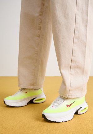 AIR MAX PORTAL - Sneakers basse - summit white/bright crimson/white/volt/black