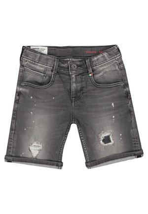 Short en denim gris avec des patchs usés, poches avant et poche monnaie, passants de ceinture, fermeture par boutons et ourlets roulés.