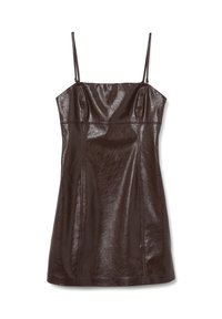 Vestido de cuero marrón con tirantes finos, un corsé ajustado y una falda acampanada. Presenta una textura brillante y un diseño minimalista.