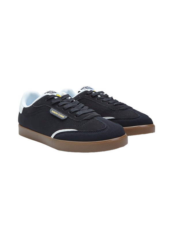 NORTH STAR STRIKER - Sneaker low - nero