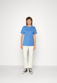 Selected Femme SLFMYESSENTIAL O NECK - Paprasti marškinėliai - ultramarine