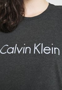 Calvin Klein Underwear COMFORT  - Parte de cima do pijama - charcoal heather