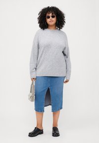 Vero Moda Curve VMCBOOM O NECK - Jumper - light grey melange