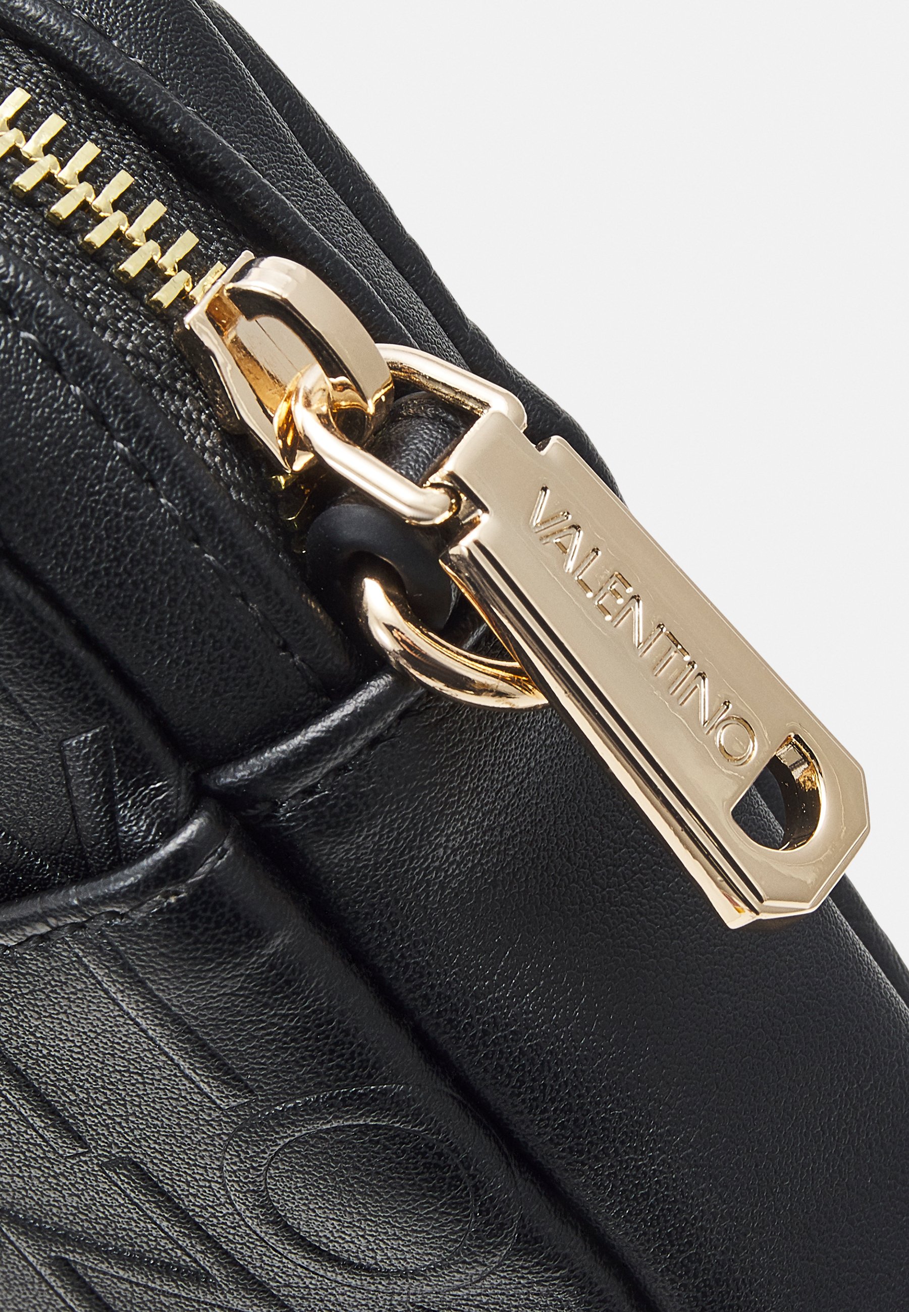【VALENTINO BAGS】Relax Smartphone Bag スマートフォン バッグ VALENTINO phone bag Relax Smartphone Bag Polvere | Buy bags