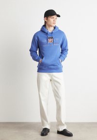 GANT ARCHIVE SHIELD - Mikina s kapucňou - rich blue