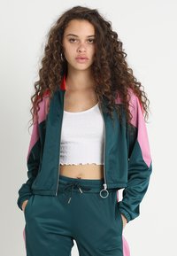 Urban Classics LADIES 3 TONE TRACK JACKET - Bombejakke - jasper/firered/coolpink