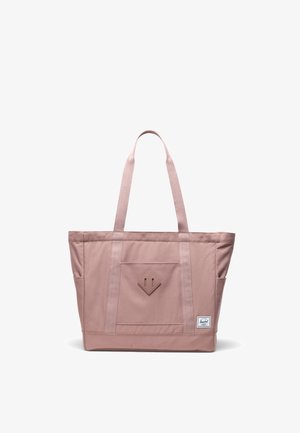 Roze stoffen draagtas met twee stevige hengsels, diamanten vorm patch aan de voorkant en een wit logolabel in de rechterbenedenhoek.