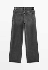Jean en denim gris foncé à coupe droite, vu de dos, avec deux poches plaquées et des passants de ceinture sur la ceinture.