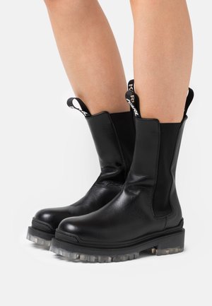 KARL LAGERFELD, Plateaustiefel - black