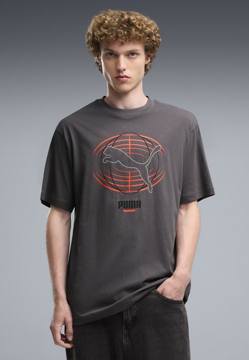 PUMA PUMATECH RELAXED GRAPHIC T-SHIRT - Print T-shirt - moody gray — photo 2