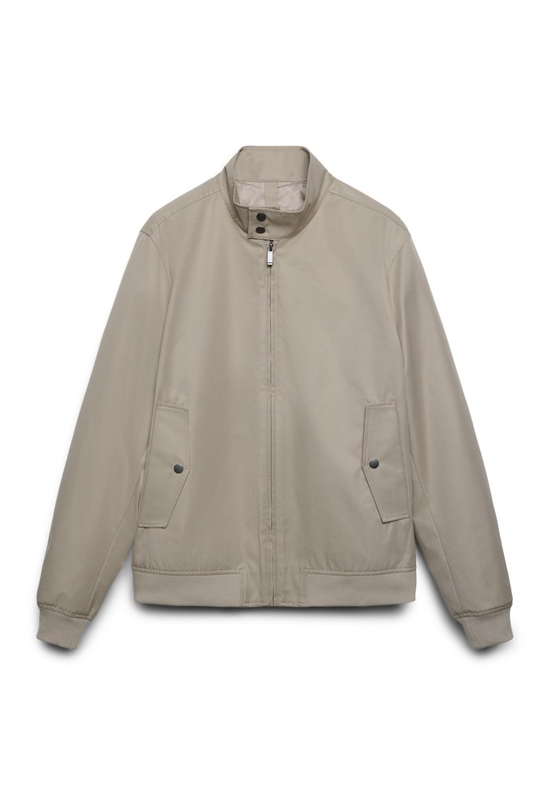 Giacca beige in tessuto liscio, con colletto alla coreana, zip frontale, due tasche laterali con chiusura a scatto e orlo a costine.